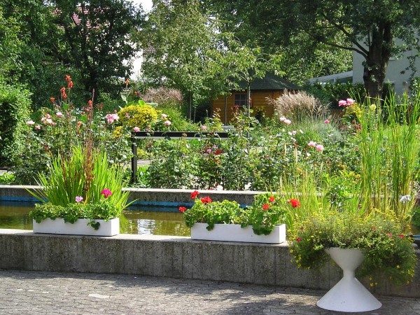 Diakonissenhaus Bethlehem, Karlsruhe  -- Sommergarten

Klicken fr das nchste Bild